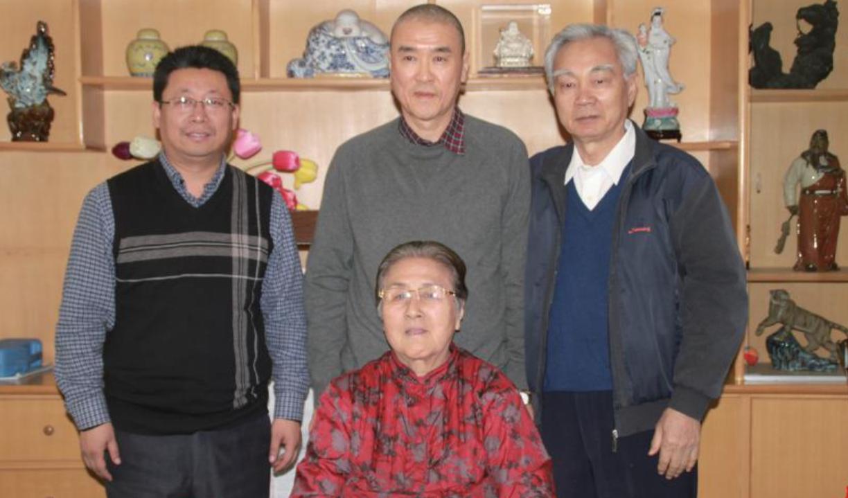万岁军酒53度，新时代高端酒品典范，科技与传统工艺的完美融合